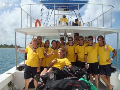 Become a Divemaster and/or Instructor without having to pay in the Caribbean